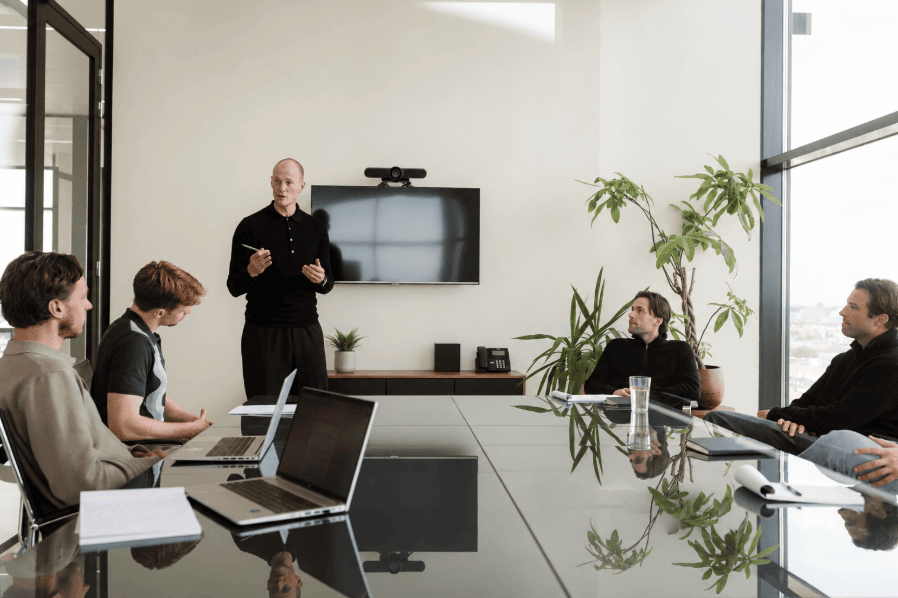 Collega's van Good Company tijdens een teamoverleg